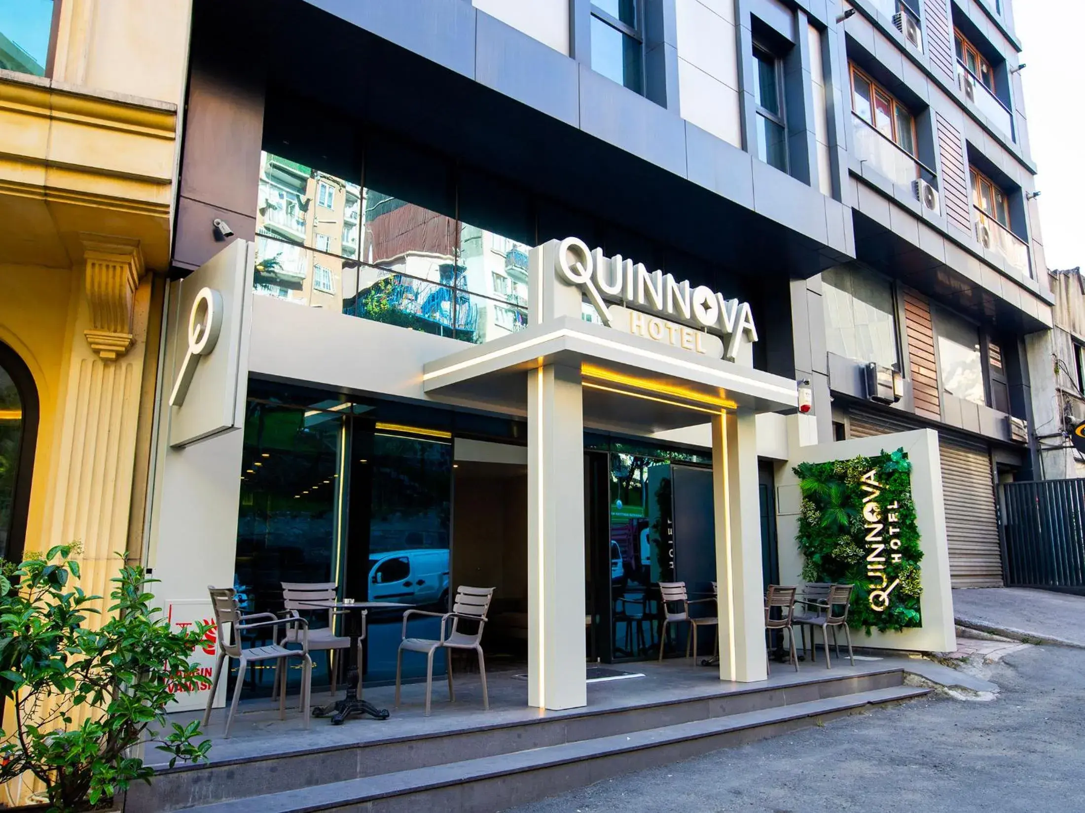 Property building in Quinnova Hotel Property building in Quinnova Hotel