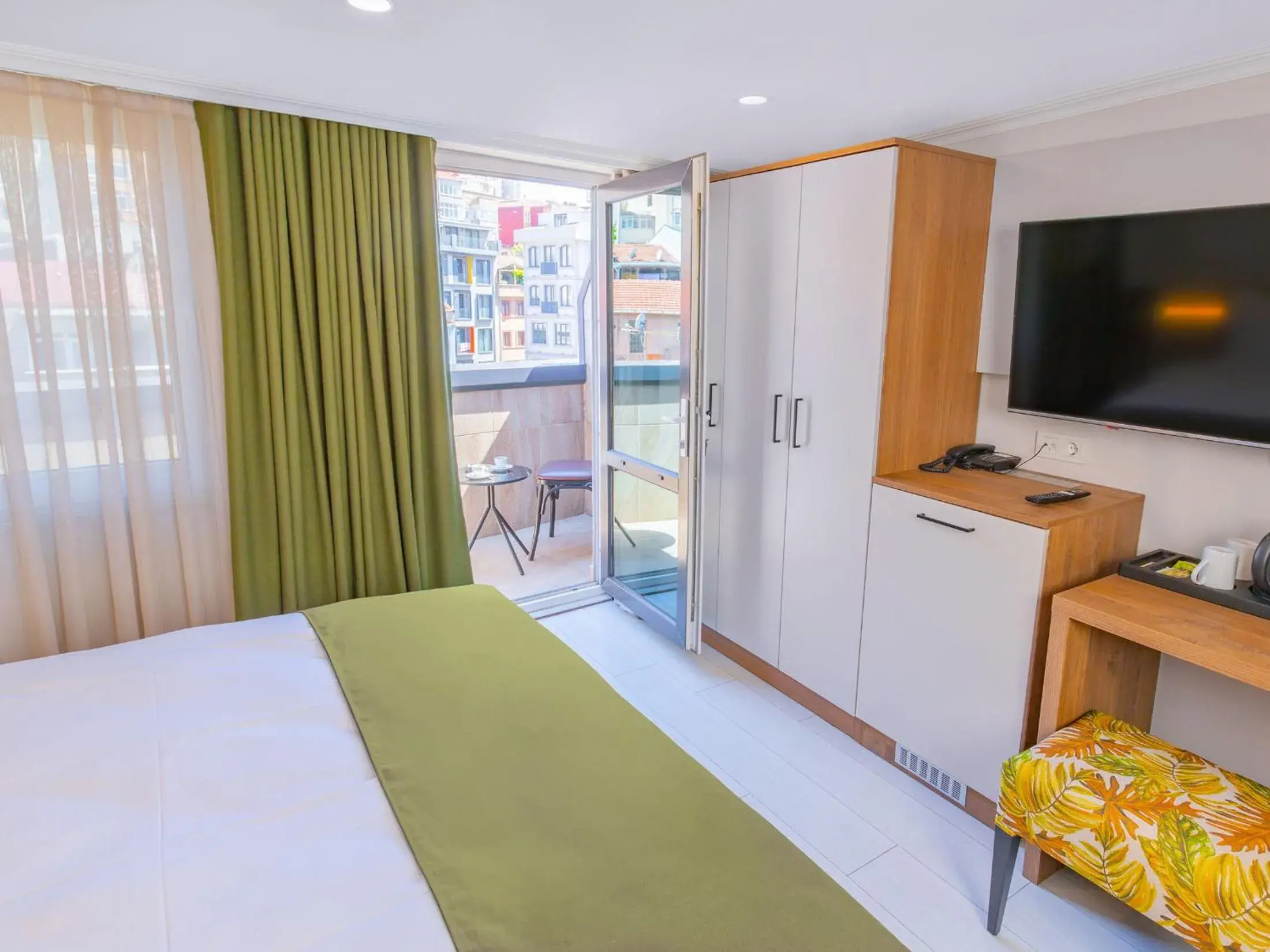 Deluxe Double Room with Balcony in Quinnova Hotel Deluxe Double Room with Balcony in Quinnova Hotel