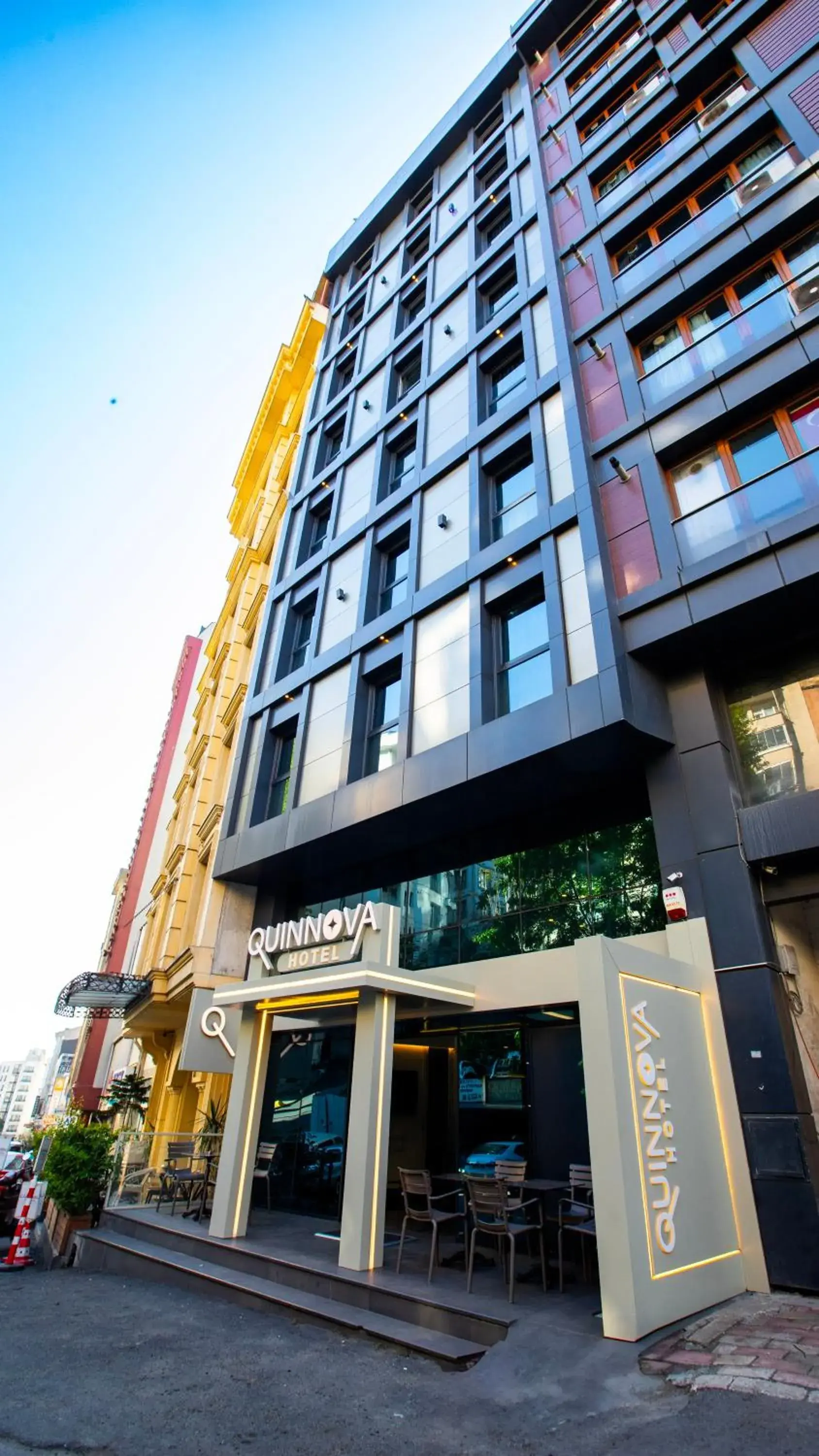 Property building in Quinnova Hotel Property building in Quinnova Hotel