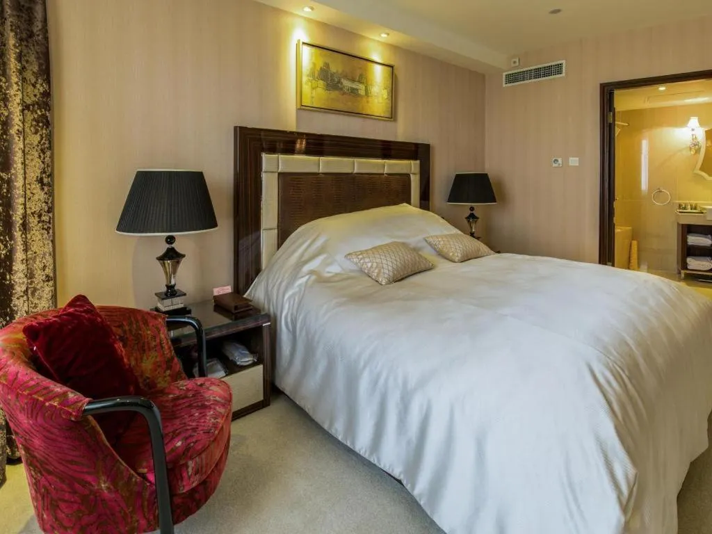 Bed in The Twenty First Century Hotel