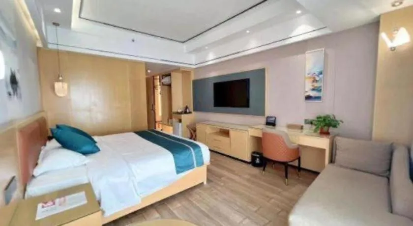 Bed in Sanya Yellow River Kyoto Hotel