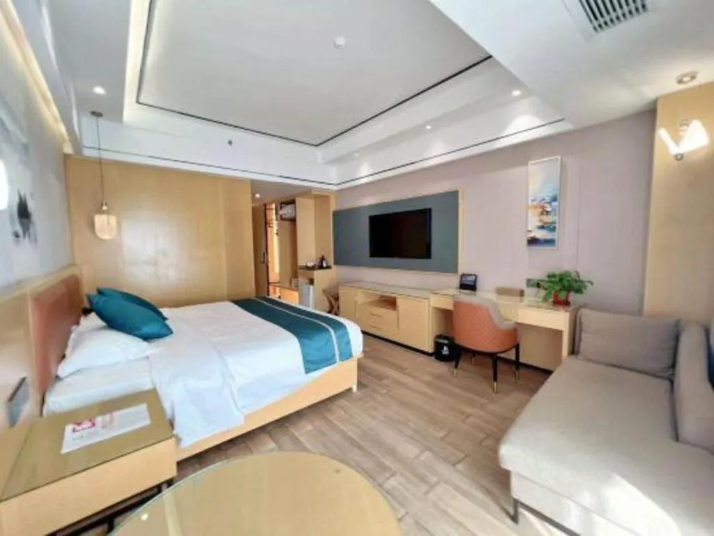 Bed in Sanya Yellow River Kyoto Hotel