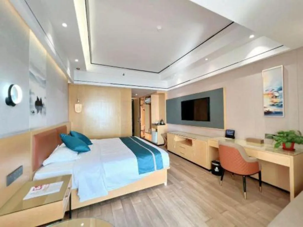 Bed in Sanya Yellow River Kyoto Hotel