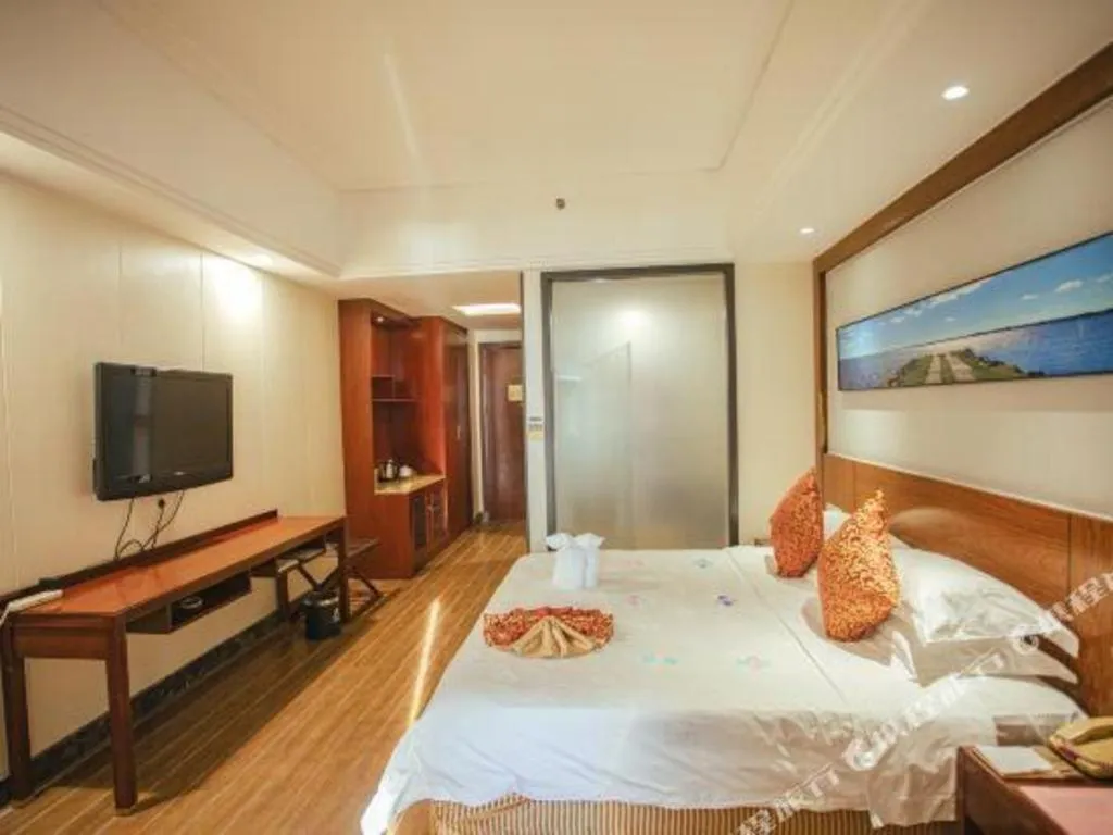 Bed in Sanya Yellow River Kyoto Hotel