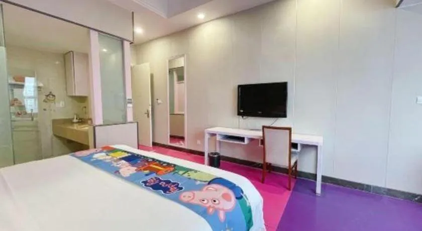 Bed in Sanya Yellow River Kyoto Hotel