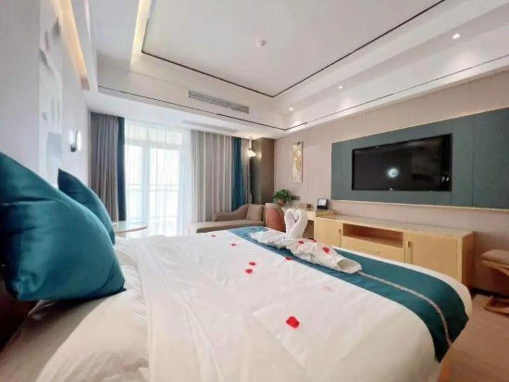 Bed in Sanya Yellow River Kyoto Hotel