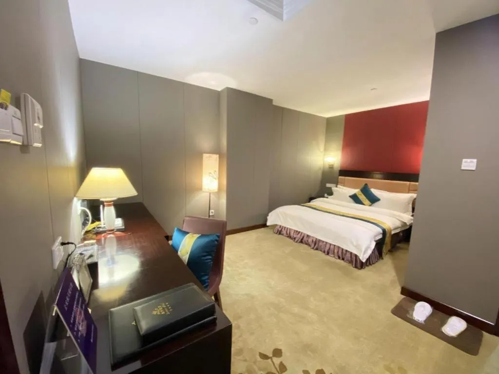 Bed in Shunde Emperor Hotel