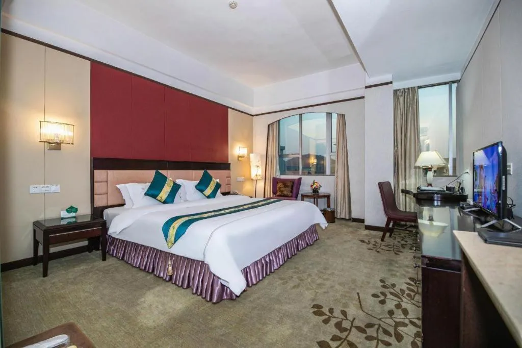 Bed in Shunde Emperor Hotel