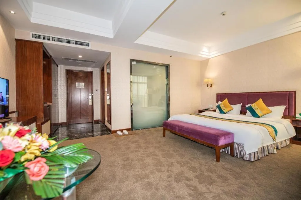 Bed in Shunde Emperor Hotel