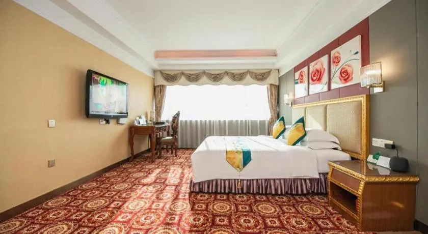 Bed in Shunde Emperor Hotel