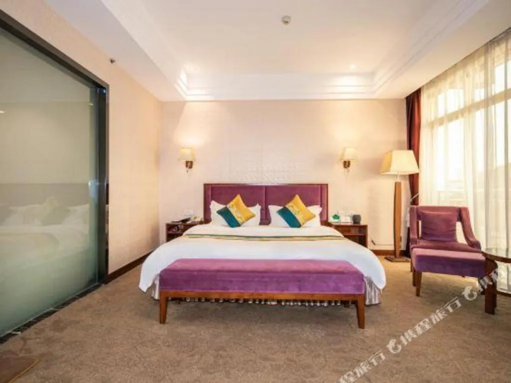 Bed in Shunde Emperor Hotel