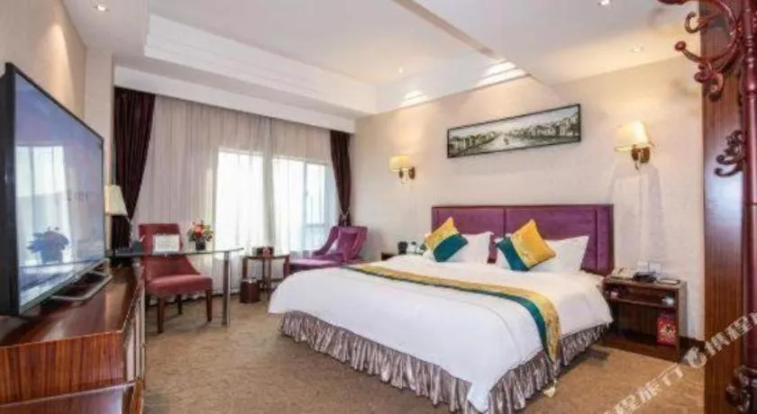 Bed in Shunde Emperor Hotel