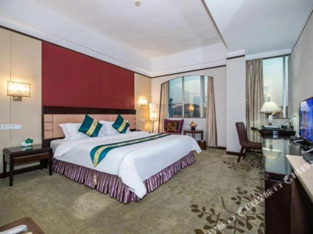 Bed in Shunde Emperor Hotel