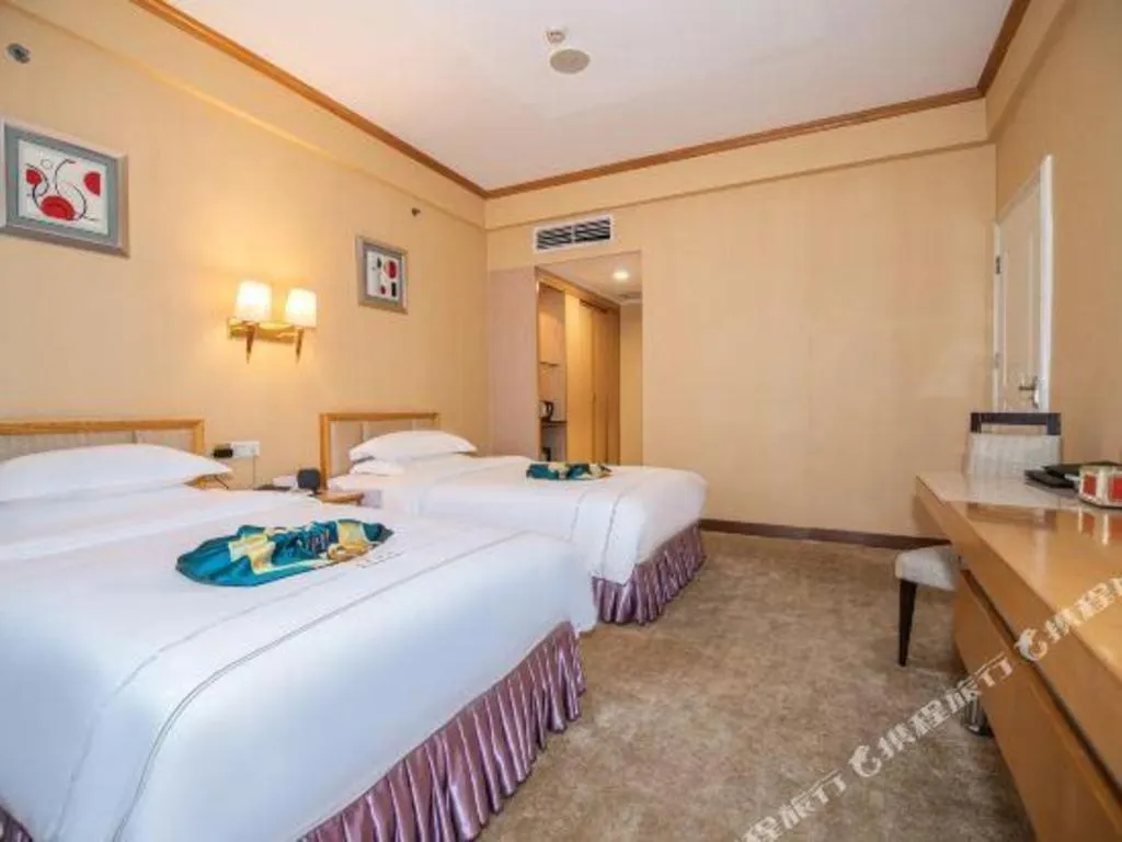 Bed in Shunde Emperor Hotel