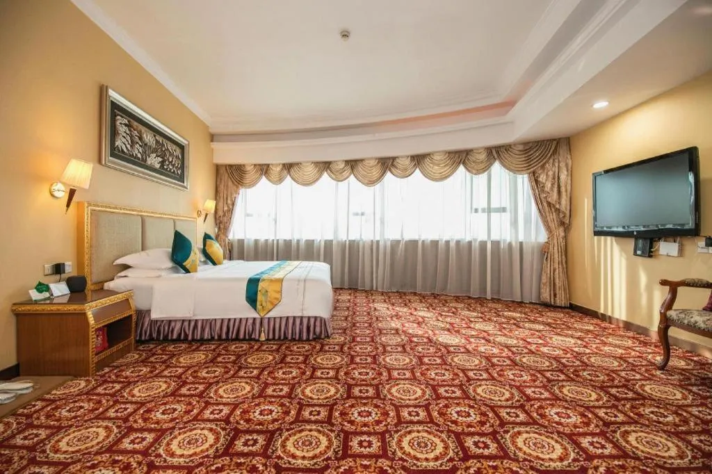 Bed in Shunde Emperor Hotel