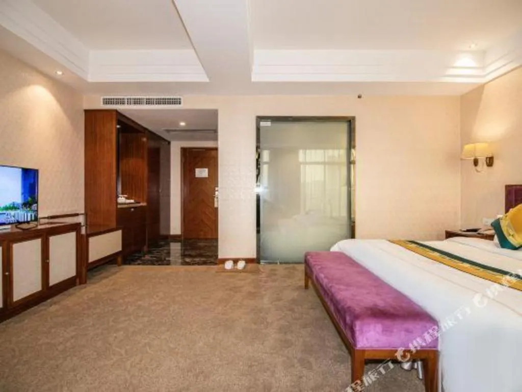 Bed in Shunde Emperor Hotel