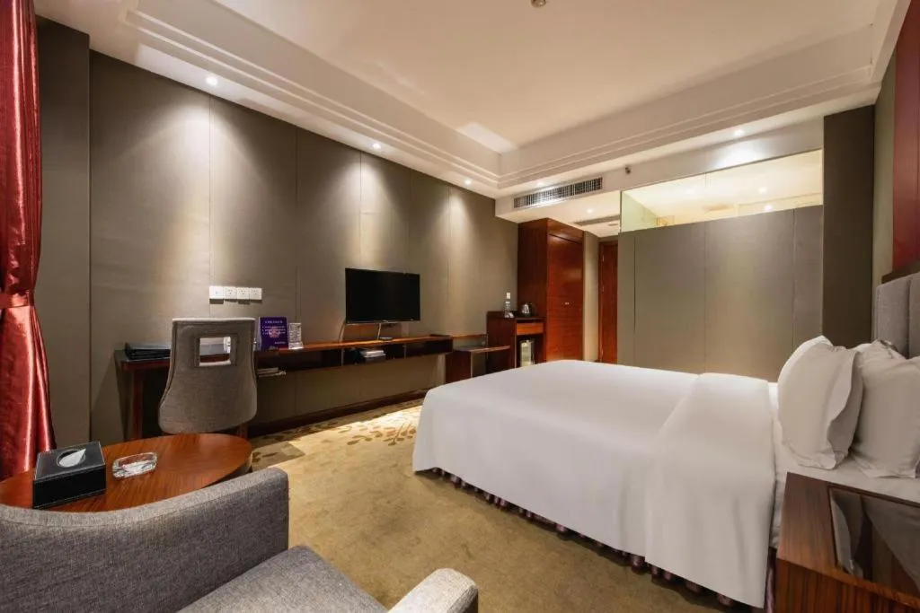 Bed in Shunde Emperor Hotel