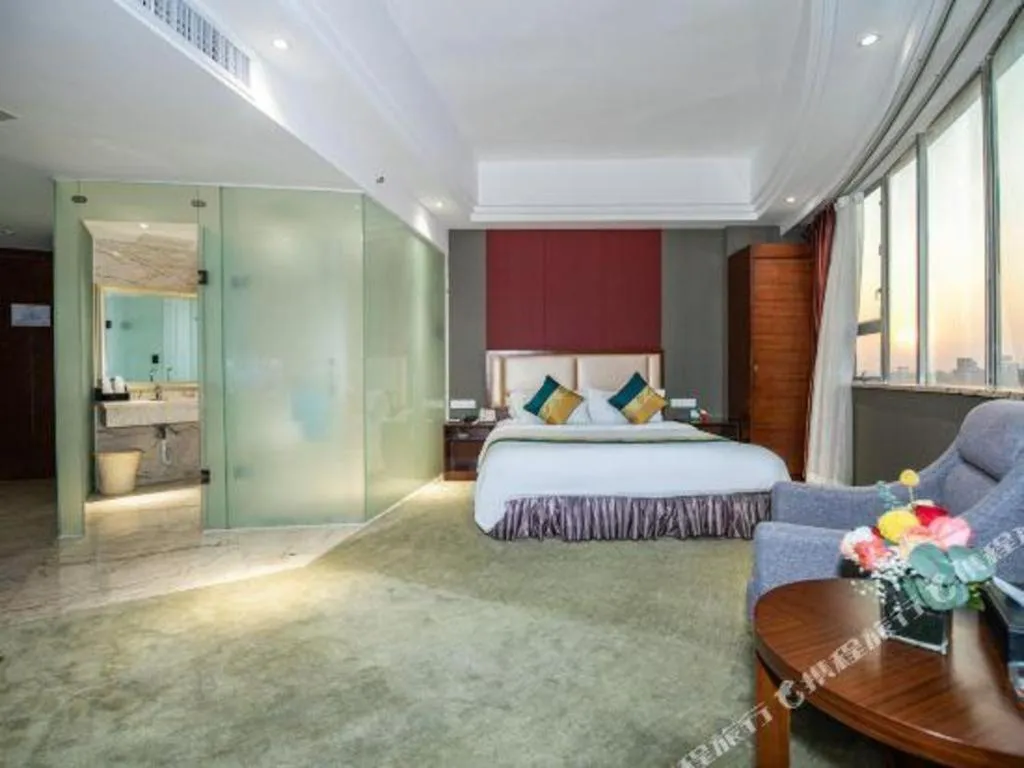 Bed in Shunde Emperor Hotel