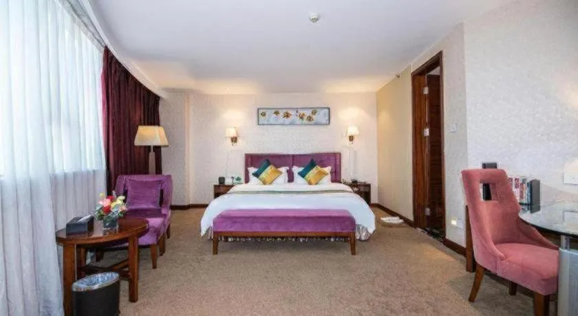 Bed in Shunde Emperor Hotel