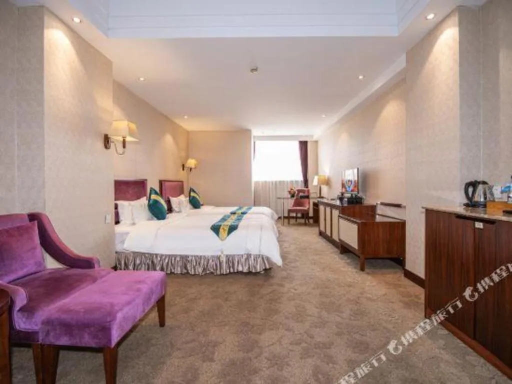 Bed in Shunde Emperor Hotel