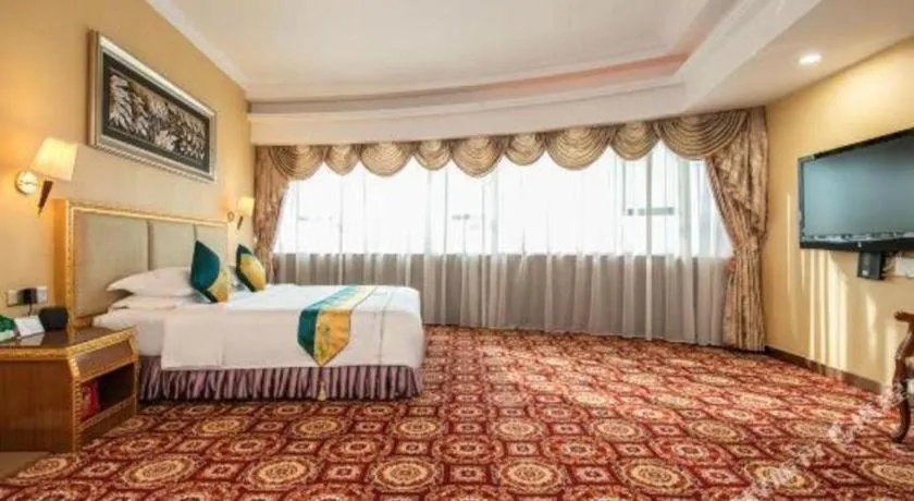 Bed in Shunde Emperor Hotel