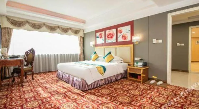 Bed in Shunde Emperor Hotel