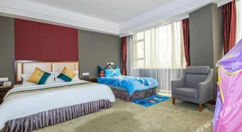 Bed in Shunde Emperor Hotel