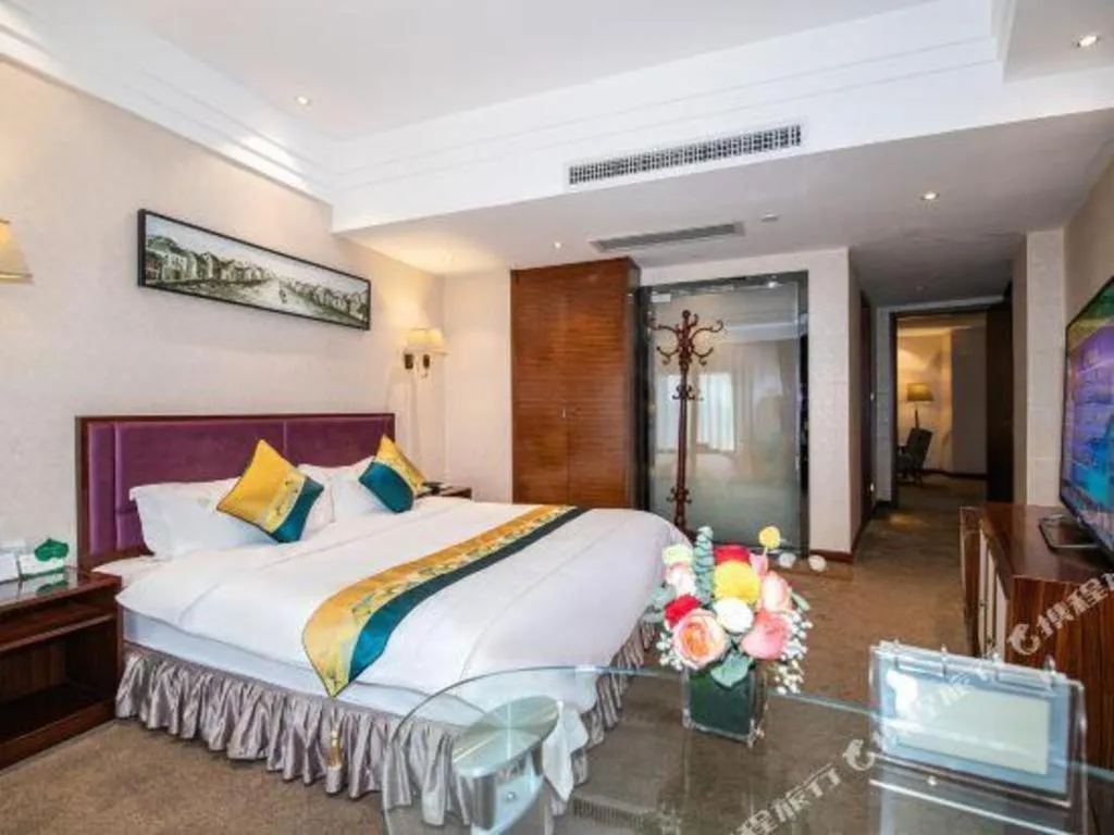 Bed in Shunde Emperor Hotel