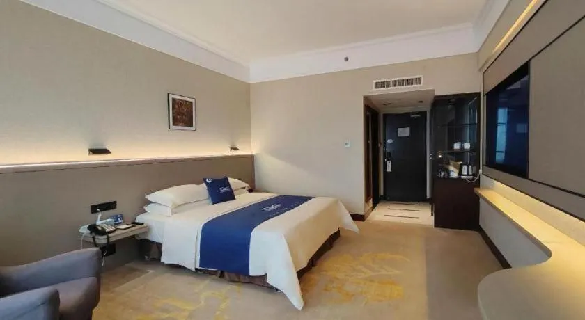 Bed in Fangzhong Holiday Hotel