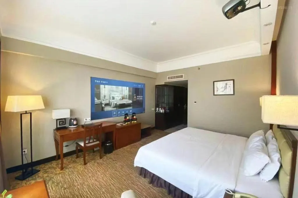 Bed in Fangzhong Holiday Hotel