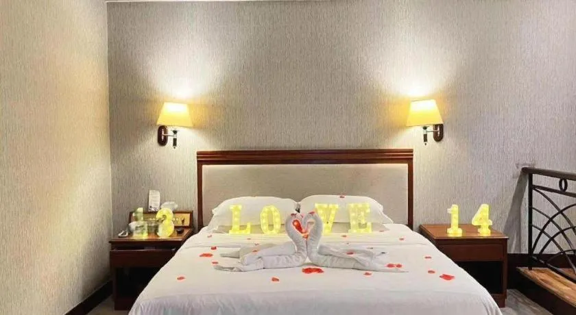 Bed in Fangzhong Holiday Hotel