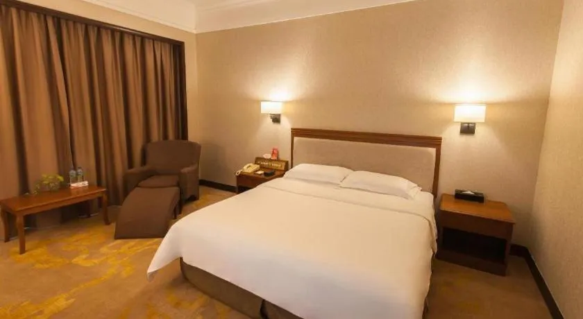 Bed in Fangzhong Holiday Hotel