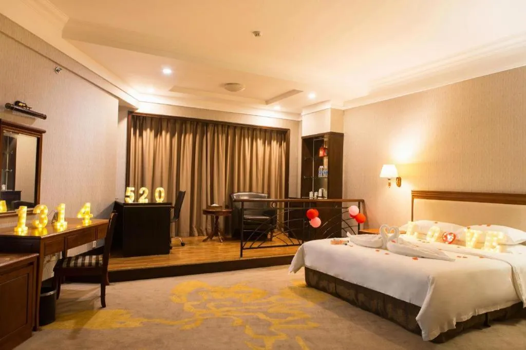 Bed in Fangzhong Holiday Hotel