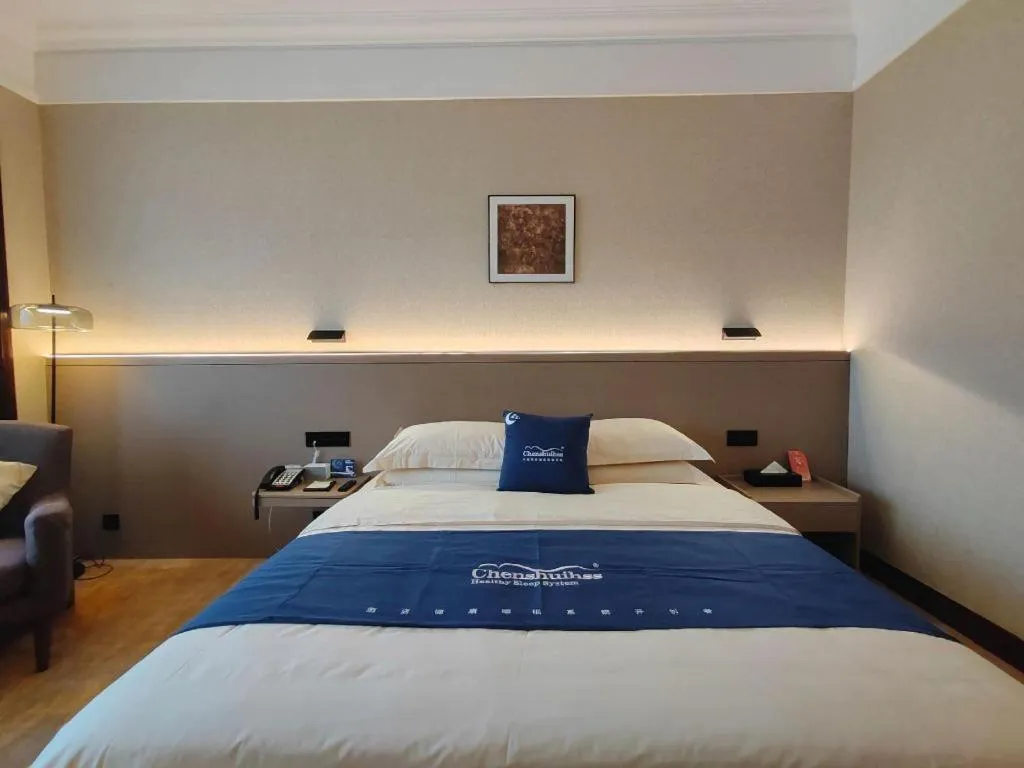 Bed in Fangzhong Holiday Hotel