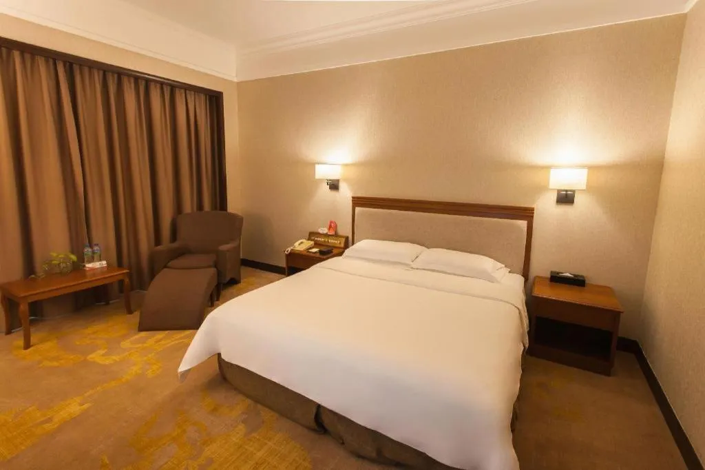 Bed in Fangzhong Holiday Hotel