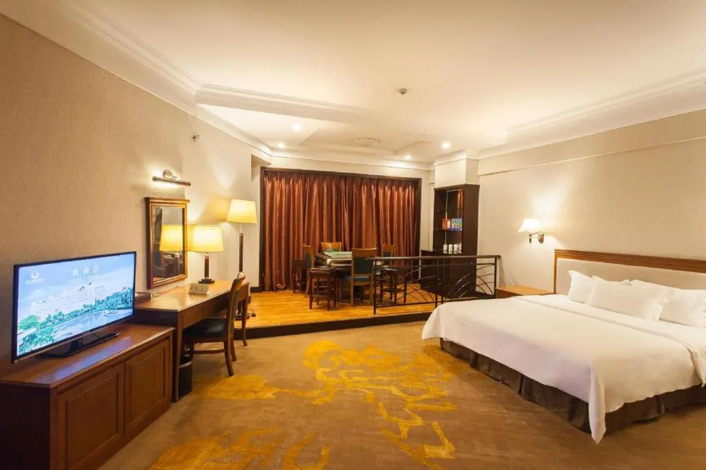 Bed in Fangzhong Holiday Hotel