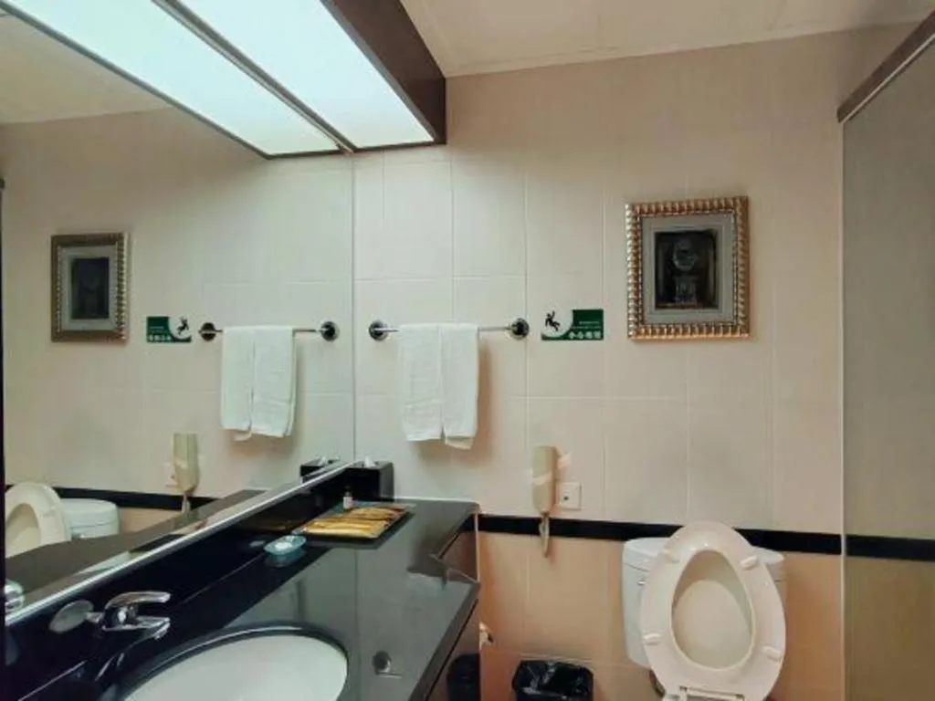 Fangzhong Holiday Hotel