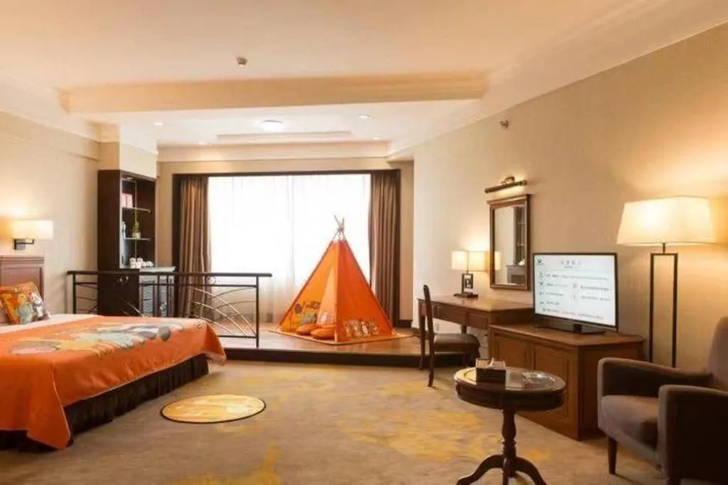 Bed in Fangzhong Holiday Hotel