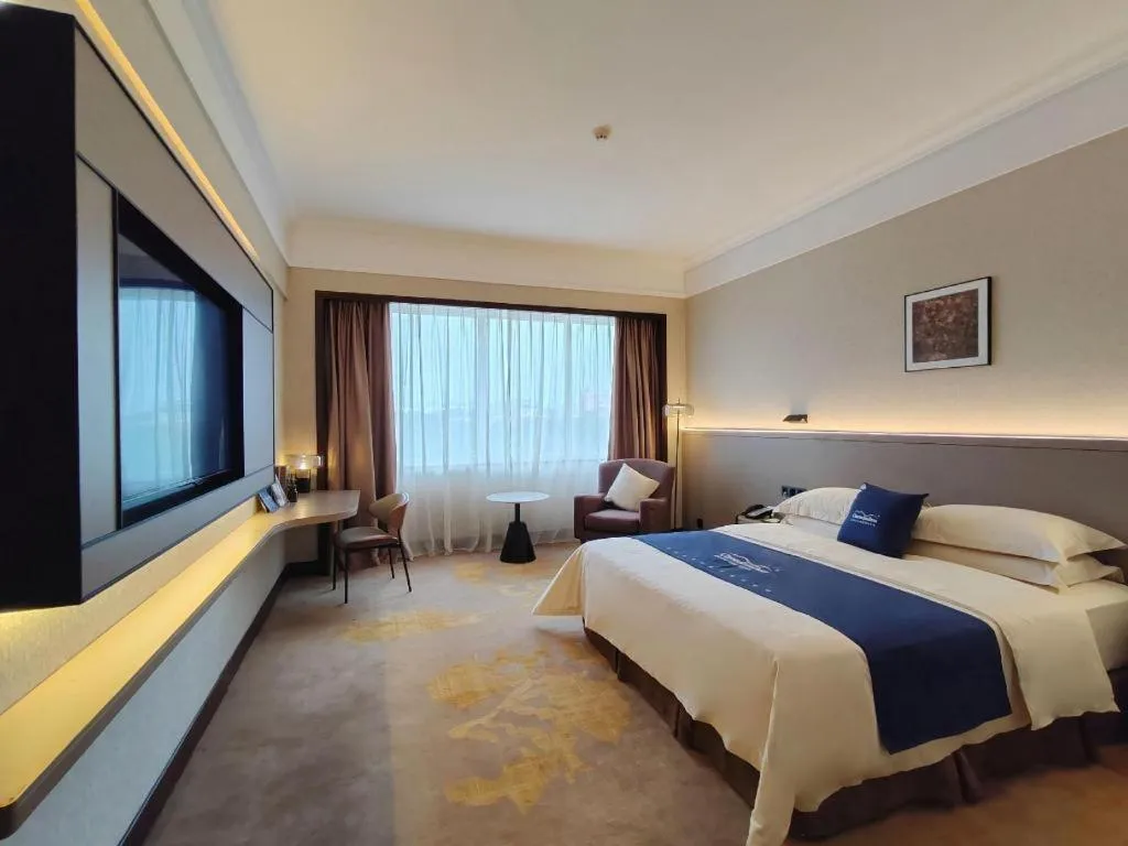 Bed in Fangzhong Holiday Hotel