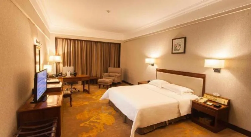 Bed in Fangzhong Holiday Hotel