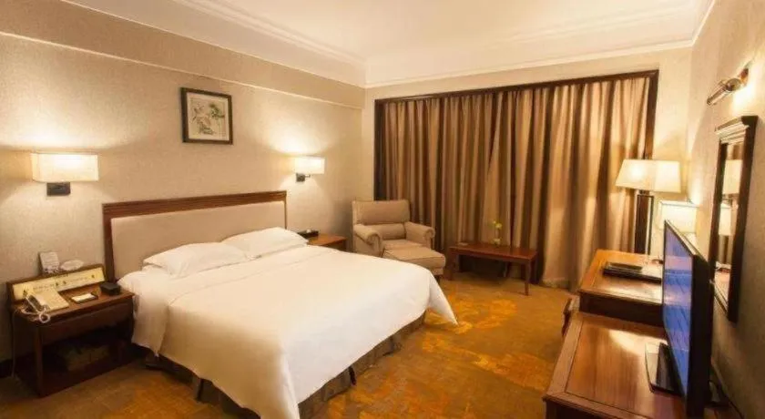 Bed in Fangzhong Holiday Hotel