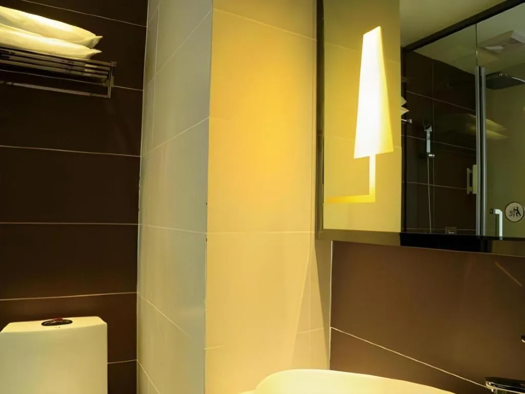 IU Hotel Guiyang North Station Shibei Road