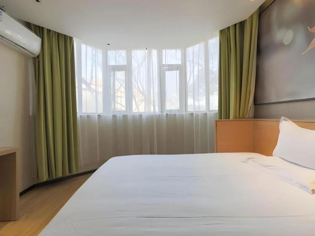 Bed in IU Hotel Guiyang North Station Shibei Road