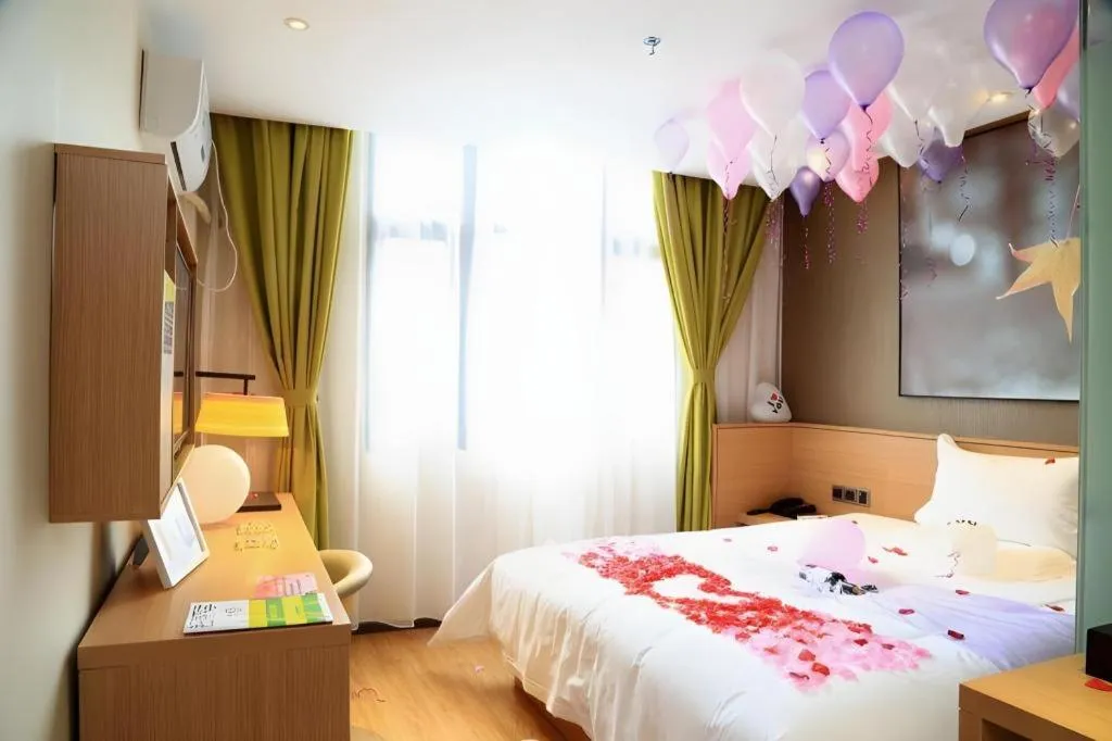 Bed in IU Hotel Guiyang North Station Shibei Road