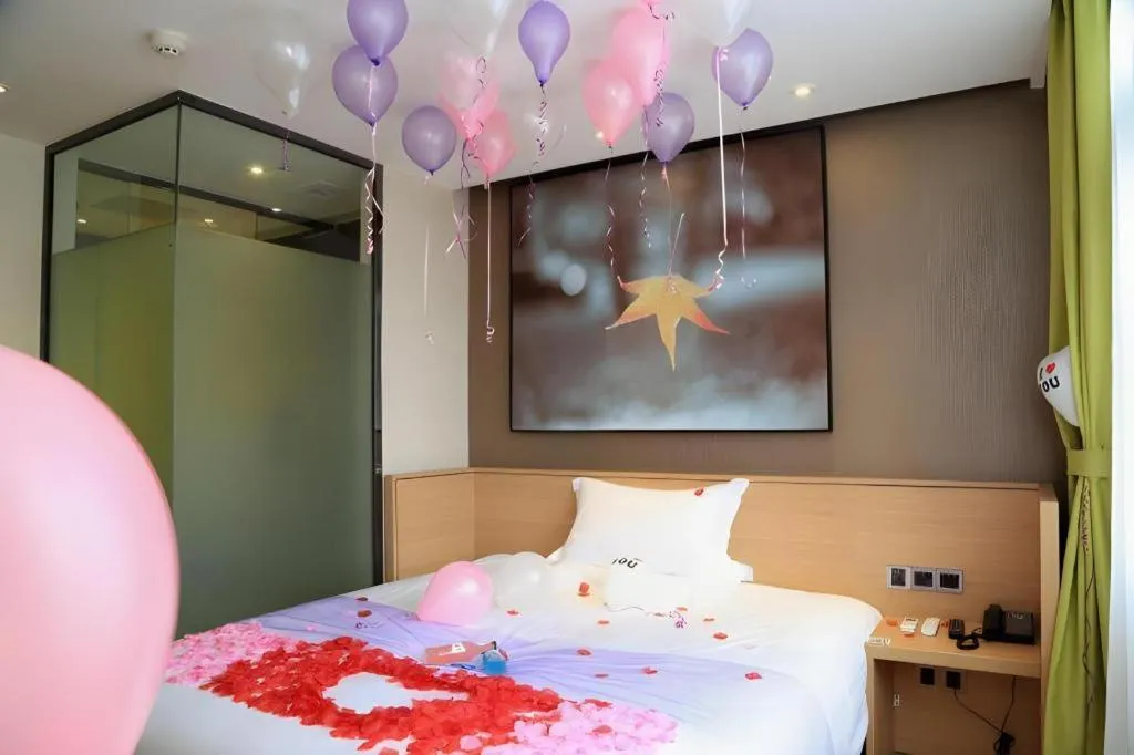 Bed in IU Hotel Guiyang North Station Shibei Road