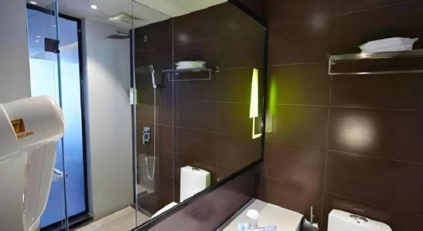 IU Hotel Guiyang North Station Shibei Road