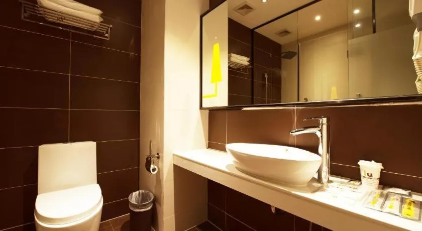 IU Hotel Guiyang North Station Shibei Road