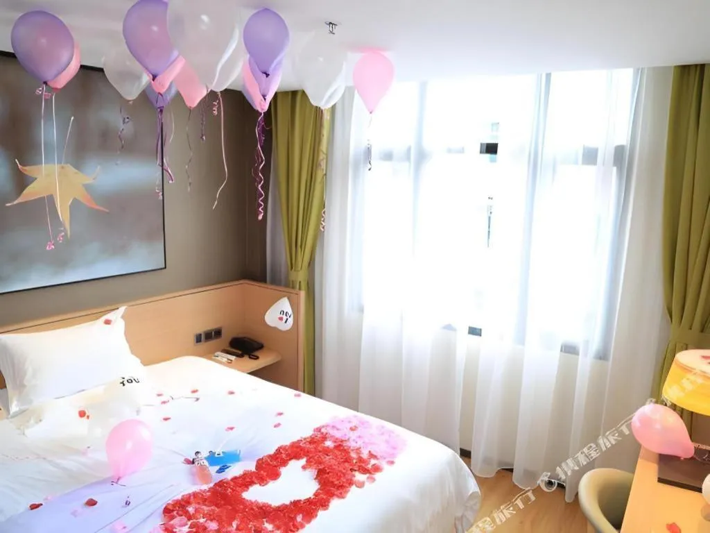 Bed in IU Hotel Guiyang North Station Shibei Road