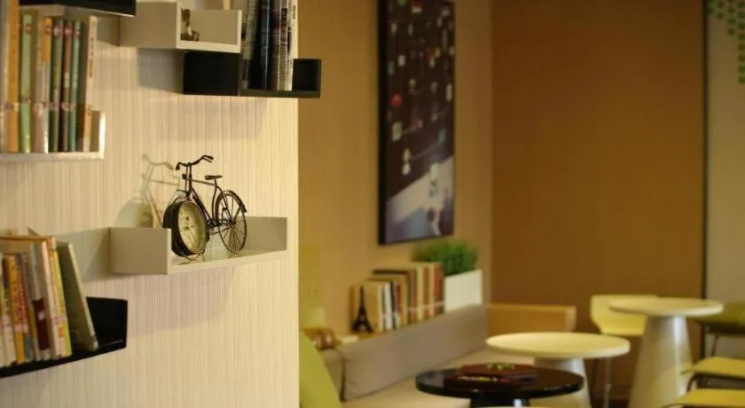 IU Hotel Guiyang North Station Shibei Road