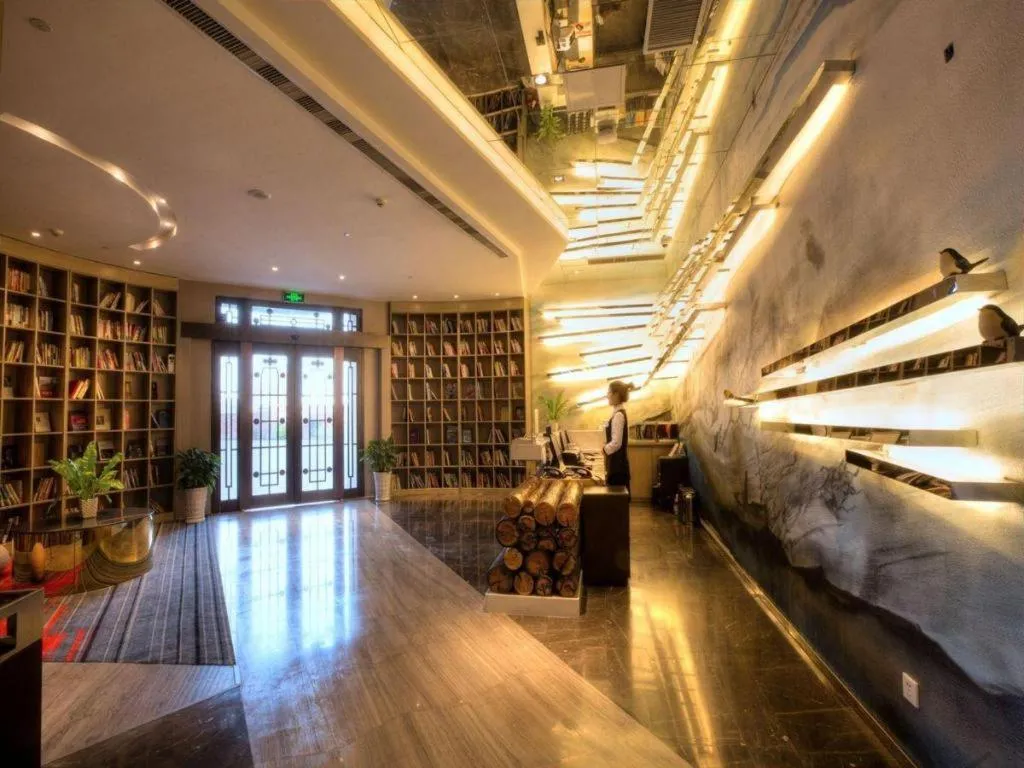 Qingdao Tired Bird Hotel